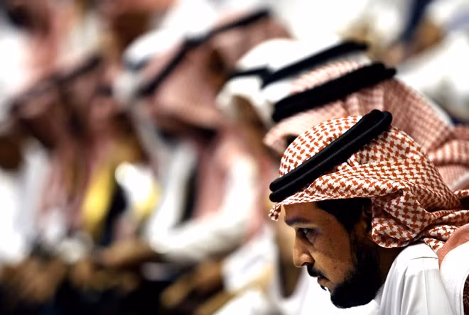 3. Quản lý quỹ của ngân hàng Lương trung bình: 15.065 USD một tháng Ảnh: Arabianbusiness.