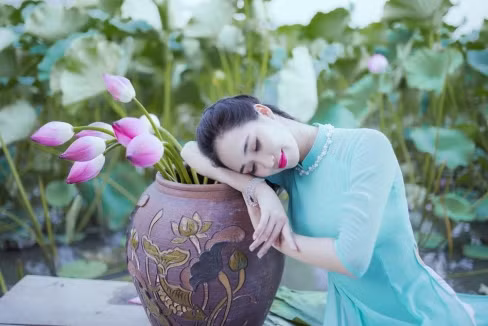 Cụ thể: Người đẹp Áo dài Tuyên Quang 2012, Á khôi Tuyên Quang 2014 và Top 40 Người đẹp Hoa hậu Việt Nam 2014 khu vực phía Bắc.