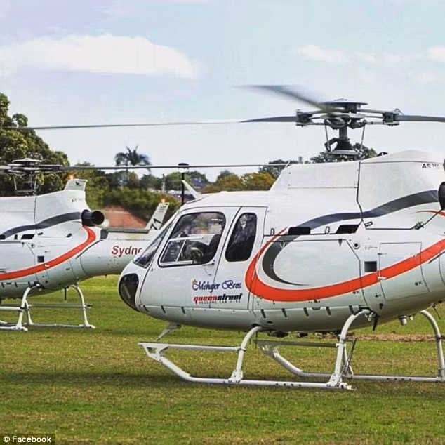 Triệu phú 29 tuổi luôn muốn tạo nên sự khác biệt. Vì vậy, Salim Mehajer đã chọn cách đón dâu bằng máy bay. Anh thuê 4 chiếc trực thăng với giá 2.000 USD mỗi giờ làm phương tiện di chuyển trong đám cưới.