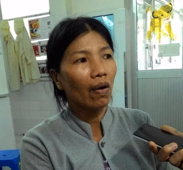 Nguoi me tuoi xang thieu song con gai tung dam thung bung chong