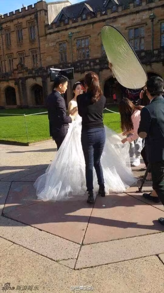 ... và chụp ảnh cưới với đại gia trong ngành IT - Lưu Cường Đông.