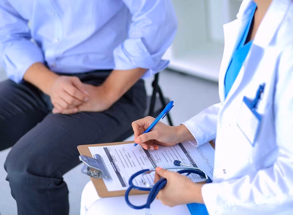 Mỡ cellulite có thể triệt tiêu bằng công nghệ cellulaze hoặc kết hợp với phương pháp làm tan mỡ. Để giảm mỡ cellulite tự nhiên cần thực hiện chế độ ăn uống ít đường và giàu vitamin C để kích thích sản sinh collagen. Các bài tập tăng cơ với tạ vừa phải cũng sẽ rất có ích. Các loại kem có chứa caffein cũng có tác dụng làm tan mỡ cellulite.