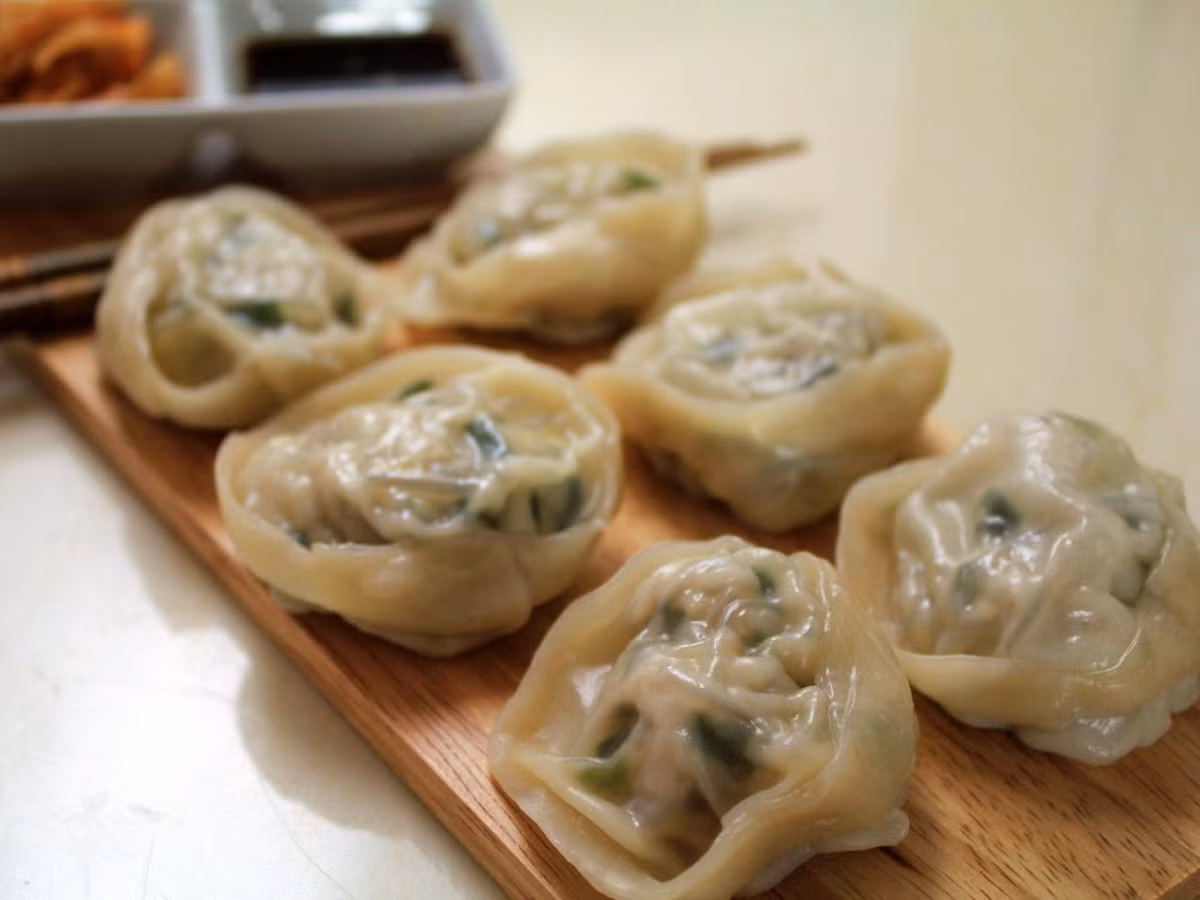 Há cảo Hàn Quốc có nhân kim chi. Đây là loại há cảo duy nhất trên thế giới có hình tròn.