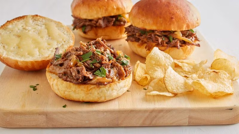 Trời mưa ăn hoài không chán bánh mì Burger bò xé Troi mua an hoai khong chan banh mi Burger bo xe