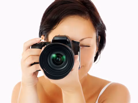 Chụp ảnh đồ ăn: Thay vì cầm bút ghi lại mọi thông tin ăn uống thì bạn hãy thử cầm máy ảnh để chụp lại. Bí quyết giảm cân này có tác dụng giúp bạn kiềm chế cơn thèm ăn uống.