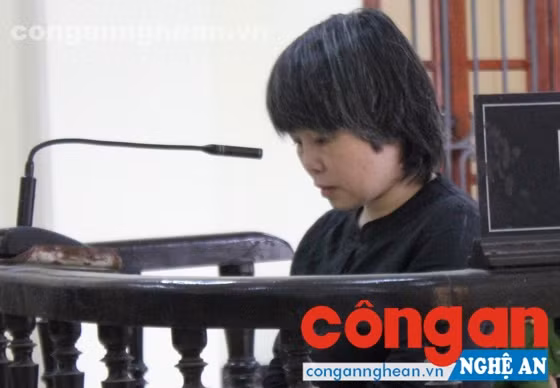 Bị cáo Nguyễn Thị Quỳnh Anh tại phiên tòa sơ thẩm. Nguồn: congannghean.vn