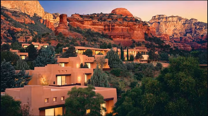 Enchantment Resort, Arizona: Khu nghỉ mát Enchantment của Arizona được tạo thành từ những biệt thự mộc mạc ở Red Rork Country, chỉ cần lái xe một đoạn ngắn từ trung tâm thành phố Sendona để đến đây. 