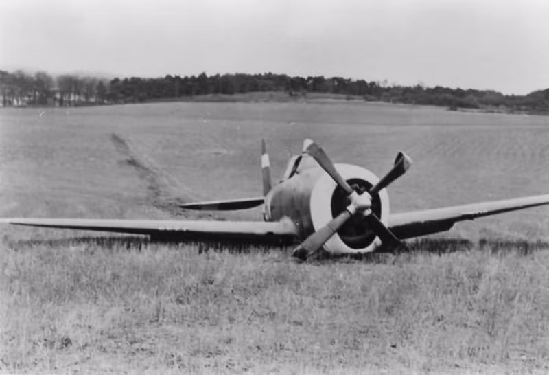 Tiêm kích cánh quạt một động cơ P-47 Thunderbolt là loại chiến đấu cơ một chỗ ngồi đựợc Mỹ thiết kế từ đầu Chiến tranh Thế giới thứ hai và đưa vào sản xuất hàng loạt từ năm 1942. Nguồn ảnh: Warhistory.