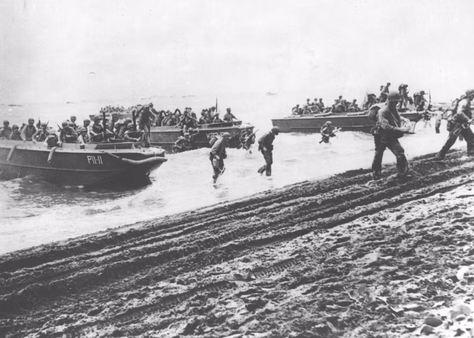 Chiến dịch Guadalcanal cũng là một chiến dịch mang tính "kiểu mẫu". Do quy mô quá lớn của chiến dịch, mọi quân binh chủng cần phải hỗ trợ nhau hết mức có thể và giúp các học thuyết về "hiệp đồng tác chiến" của quân đội Mỹ được hoàn thiện. Nguồn ảnh: BI.