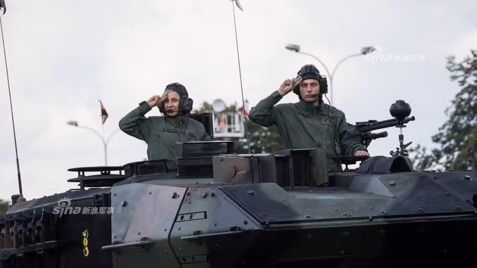 Sau 70 năm, mọi thứ đã thực sự thay đổi khi giờ đây Ba Lan là một nước thành viên NATO và trở thành đối tác cũng như đồng minh cực kỳ quan trọng với Đức. Nguồn ảnh: Sina.