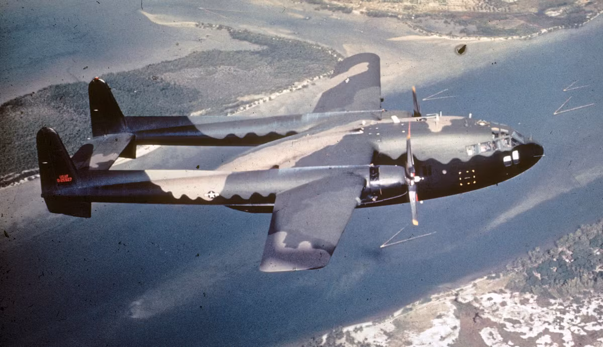 Được ra đời nhằm thay thế cho loại máy bay chi viện hoả lực Douglas AC-47 Spooky, cường kích AC-119 chính thức phục vụ Không quân Mỹ từ năm 1968. Ảnh: USAF.