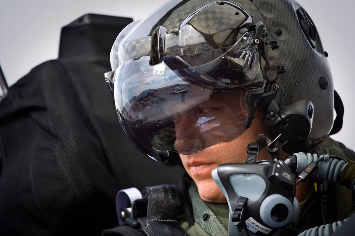 Trong vòng một tuần trở lại đây, những chiếc F-35C của Không quân Hải quân Mỹ đã tham gia vào chiến dịch "Thử nghiệm I". Đây là lần đầu tiên F-35C tham gia vào một hoạt động chính thức trên tàu sân bay, sự cố lỗi được phát hiện ngay sau đó. Nguồn ảnh: Helmet.
