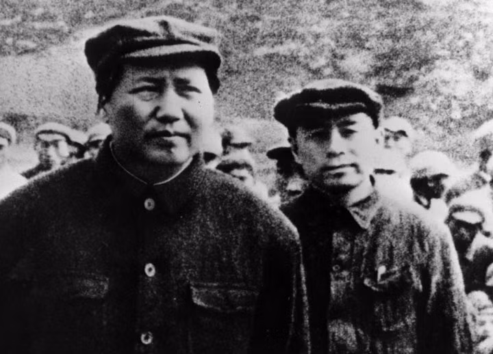 Tổng cộng, khi cuộc Vạn lý Trường chinh diễn ra, lãnh tụ Mao Trạch Đông đang dẫn đầu đội quân gần 90.000 người, cùng 33.243 khẩu súng đủ các loại, trong đó có 651 khẩu súng hạng nặng các loại cùng với rất nhiều trang thiết bị quân sự nặng nề bao gồm cả pháo cối, tất cả đều được vận chuyển bằng đường bộ với sức người. Nguồn ảnh: Baidu.