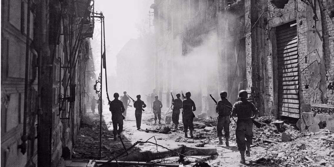 Một năm trước cuộc đổ bộ D-Day của quân Đồng minh, lực lượng này đã đổ bộ lên đảo Sicily của Italia vào ngày 9/7/1943 với chiến dịch mang tên Husky. Đây là chiến dịch tạo tiền đề để quân Đồng minh giải phóng Nam Âu vốn do phát xít Italy kiểm soát. Nguồn ảnh: BI.