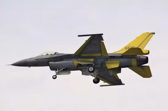 Quá trình nâng cấp các chiến đấu cơ F-16A lên bản F-16V dự kiến sẽ có tốc độ khoảng 2 chiếc mỗi tháng - nghĩa là tối đa Đài Loan sẽ nâng cấp được 24 chiếc một năm. Toàn bộ chương trình hiện đại hoá này dự kiến sẽ tốn khoảng 5,3 tỷ USD. Nguồn ảnh: Defenceblog.