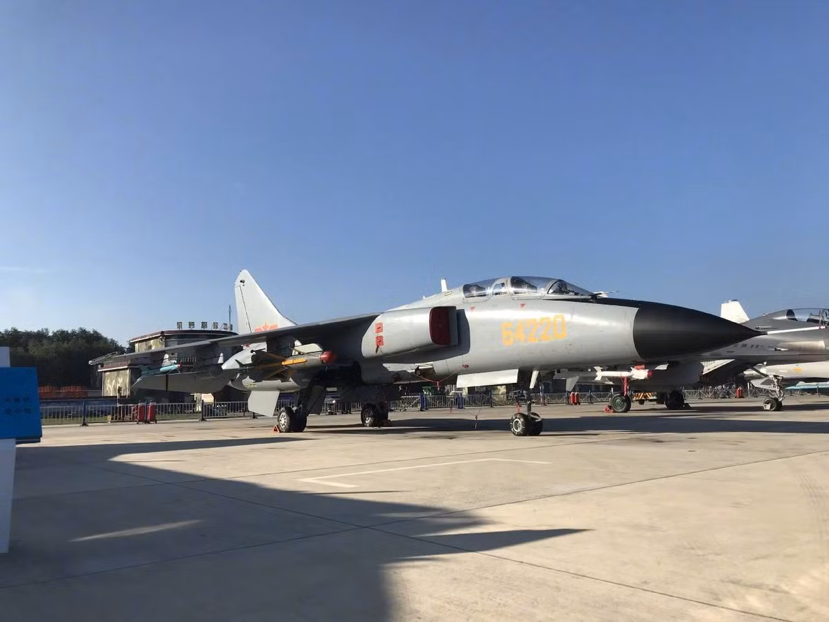 Tiêm kích - bom Xian JH-7 của Không quân Trung Quốc. Nguồn ảnh: Weibo.