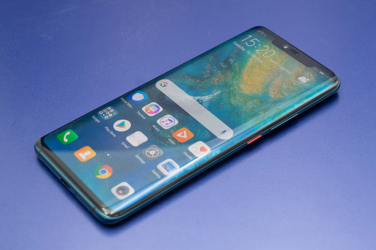 Màn hình LCD trên Mate 20 cũng sẽ có thêm 1 điểm ảnh màu trắng với ma trận RGBW, giúp gia tăng độ sáng lên tới 820 nits. Cả 2 tấm nền đều được hỗ trợ gam màu DCI-P3 rộng và đạt được chứng nhận cho bất kỳ bộ phim HDR nào của Netflix.