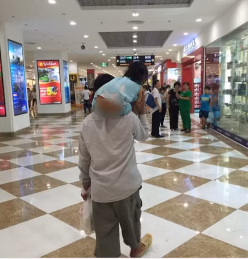 Nam thanh nien bi nu sinh danh hoi dong giua duong-Hinh-3