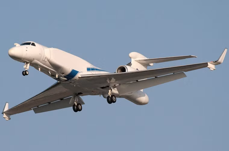 G.550 CAEW sử dụng khung thân cơ sở máy bay thương mại G550 của hãng Gulfstream Aerospace (Mỹ) trang bị hai động cơ phản lực BR710 cho tốc độ bay tối đa 904km/h, tầm bay đến 12.500km, trần bay đến 15.500km.