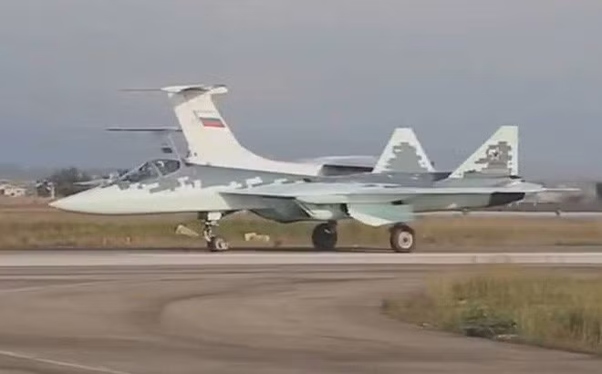 Tuy nhiên hiện nay Nga đã bắt đầu sản xuất hàng loạt lô tiêm kích tàng hình Su-57 đầu tiên với số lượng 12 chiếc, dự kiến không quân Nga sẽ nhận chiếc chiến đấu cơ đầu tiên vào cuối năm nay.