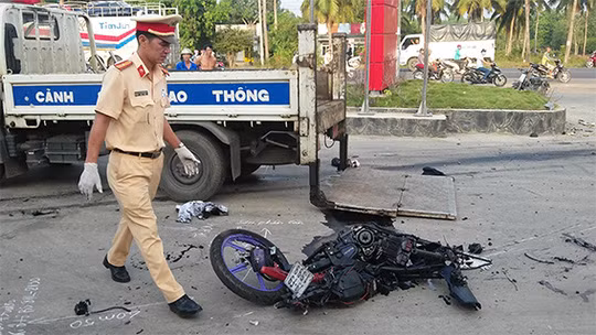 Những vụ tai nạn giao thông thảm khốc tuần qua (16-22/4) Nhung vu tai nan giao thong tham khoc tuan qua (16-22/4)