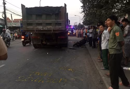 Những vụ tai nạn giao thông thảm khốc tuần qua (16-22/4) - Hình 4 Nhung vu tai nan giao thong tham khoc tuan qua (16-22/4)-Hinh-4