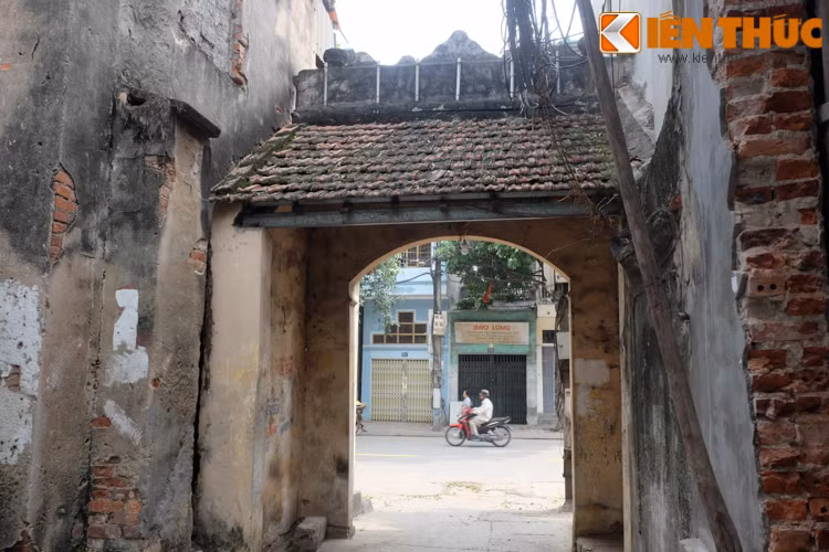 Cách cổng làng Yên Thái không xa là cổng Hậu của làng An Thọ.