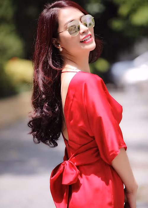  Ý Lan và Chí Trung gặp nhau vào tháng 11/2018. Đến tháng 11/2019, nam nghệ sĩ công khai hình ảnh bên Ý Lan trên trang cá nhân.