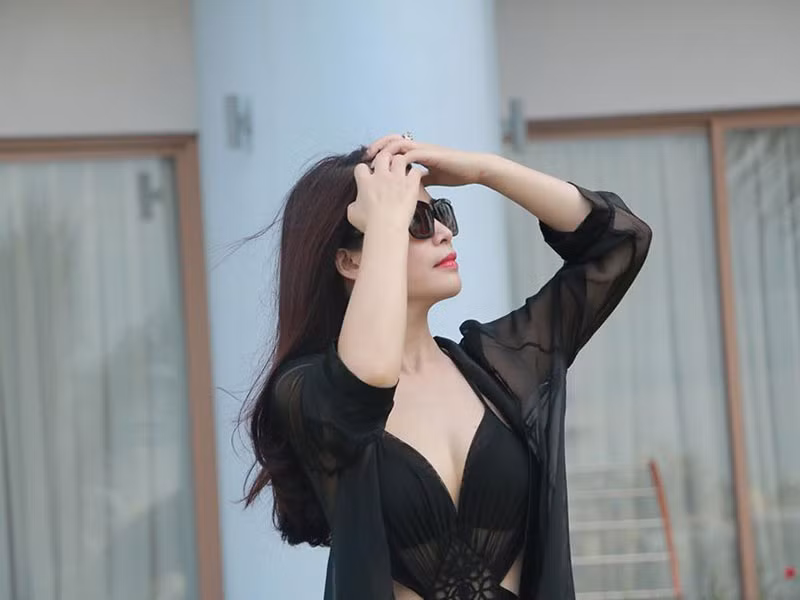 Chia sẻ trên báo Gia đình &amp; Xã hội, Ý Lan cho biết, cô cũng ly hôn chồng được 3 năm sau gần 20 năm chung sống.