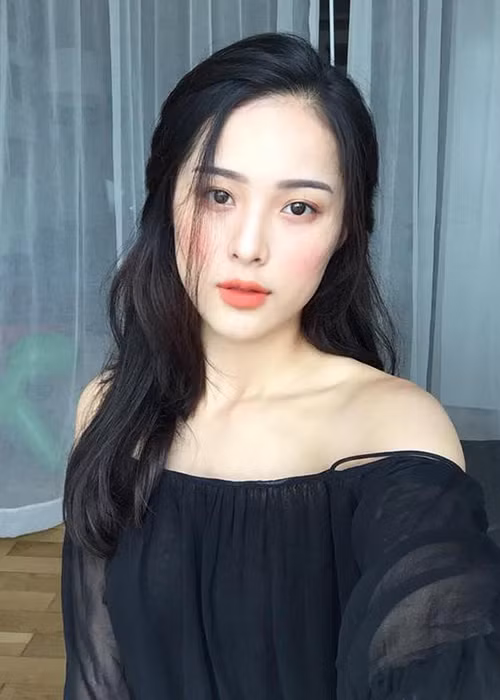 Nhiều ý kiến cho rằng hot girl Hải Phòng chịu nhiều tổn thương sau cuộc tình tan vỡ.