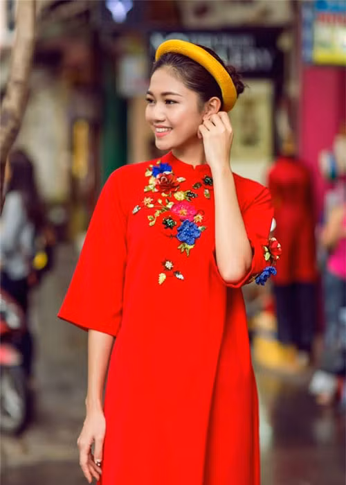 Ngô Thanh Thanh Tú xuất hiện tươi tắn khi mặc trang phục truyền thống đón xuân.