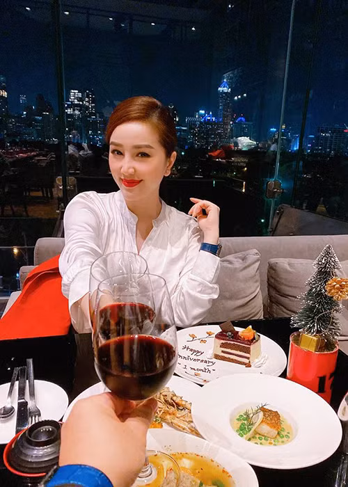 Sau khi Bảo Thy lên xe hoa vào năm 2019, người hâm mộ trông chờ nữ ca sĩ sinh năm 1988 sớm mang bầu để niềm vui nối tiếp nhau.