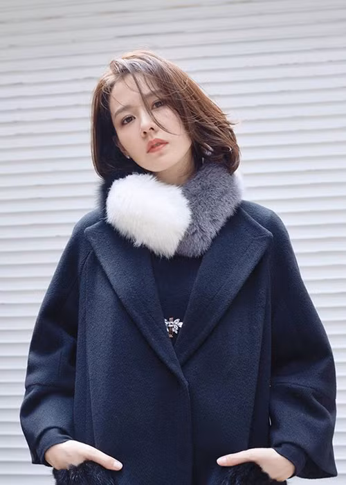 Xinh đẹp, nổi tiếng, thành công, Son Ye Jin vẫn chưa chịu lên xe hoa.