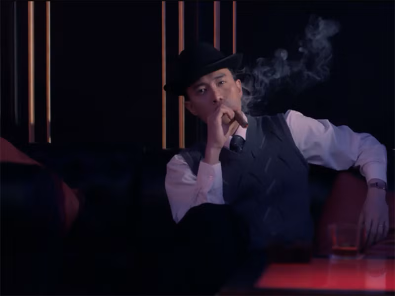 Quốc Trường xuất hiện trong MV "Tình đời" với vai diễn bác sĩ Trường.