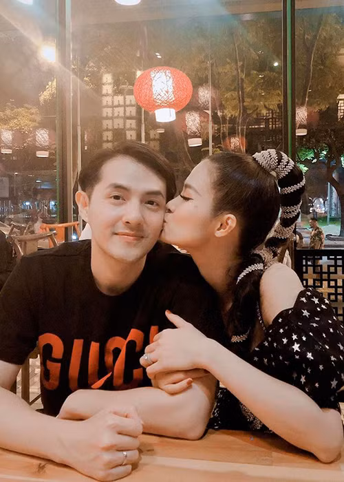 Đông Nhi tiết lộ từ lúc kết hôn, Ông Cao Thắng càng ngày càng ngọt ngào.