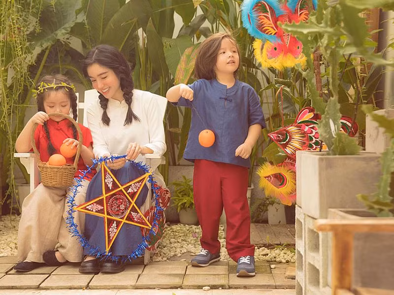  Elly Trần hiện tại ít chia sẻ hình ảnh của con trai Túc Mạch và con gái Mộc Trà hơn so với trước kia.
