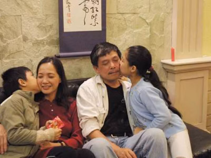 Trên báo chí, Lê Khanh cho biết, cô có 2 mối tình. Đó là sân khấu và ông xã Phạm Việt Thanh. Ảnh: Tri thức trẻ