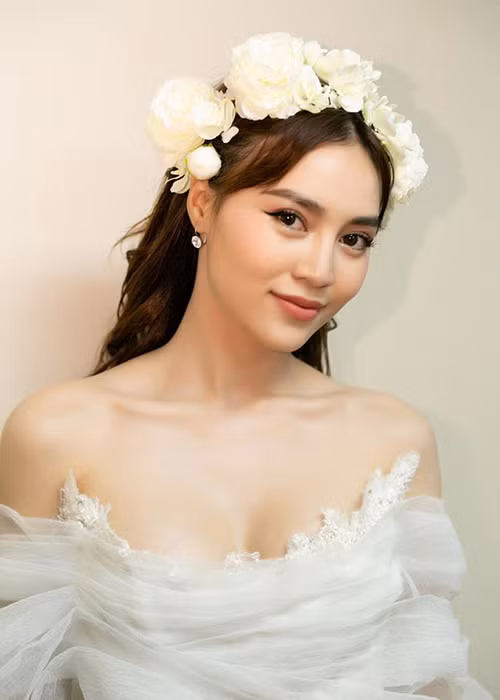 Trong những năm gần đây, Lan Ngọc theo đuổi hình ảnh gợi cảm.
