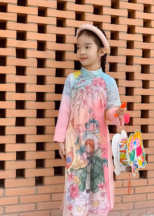 Ngay từ khi còn rất nhỏ, bé Thỏ đã làm người mẫu.