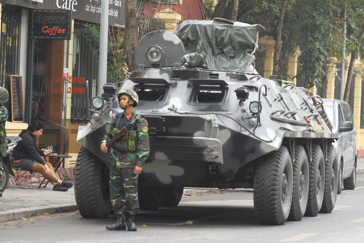 BTR-60PB là dòng xe thiết giáp chở quân do Liên Xô sản xuất vào cuối những năm 1950. Xe có chiều dài 7,5 m, rộng 2,8 m, cao 2,3 m, trọng lượng chiến đấu 10,3 tấn. Xe có thể chở theo 14 binh sĩ với đầy đủ trang bị.