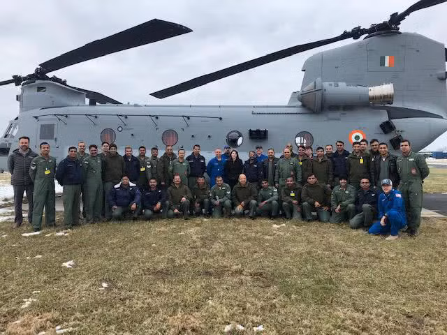 So với phiên bản gốc, CH-47F có động cơ công suất cao hơn cho phép nó bay được với tốc độ tối đa lên tới 282 km/h khi mang theo 9,5 tấn hàng hoá. Nguồn ảnh: QQ.
