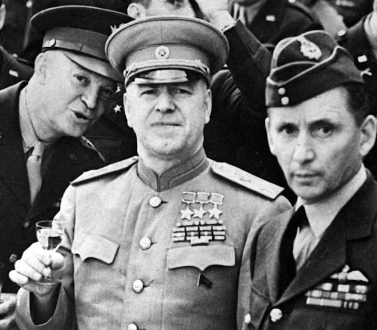 Vị trí thứ 9 thuộc về Georgy Zhukov - một cái tên lịch sử của Liên Xô. Zhukov tham gia chỉ huy tổng cộng 10 trận đánh nhưng trong số đó có không ít trận đánh mang tính bước ngoặt, ảnh hưởng tới toàn bộ nhân loại chứ không chỉ riêng gì Chiến tranh Thế giới thứ hai. Nguồn ảnh: BI.