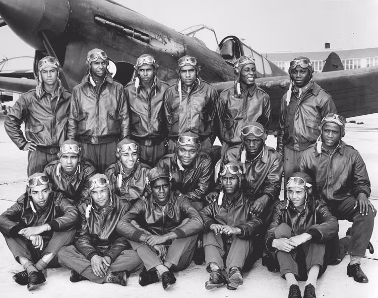 Do danh trại huấn luyện này được đặt tại Tuskegee, Alabama nên các phi công da màu tốt nghiệp từ đây đều được gọi bằng biệt danh này. Thậm chí cả các nhân viên mặt đất, thợ máy, đầu bếp hay y tá da màu trong Không quân Lục quân Mỹ sau này đều được gọi bằng biệt danh Tuskegee. Nguồn ảnh: BI.