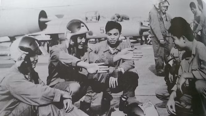 Trong khi đó Không quân Nhân dân Việt Nam đã nhận được một loạt máy bay MiG-21 từ Liên Xô và các nước XHCN từ năm... 1968 - nghĩa là trước cuộc Chiến tranh Biên giới phía Bắc hơn 10 năm - một thời gian quá đủ để các phi công của ta tích luỹ được kinh nghiệm chiến đấu để đối phó với loại máy bay xương sống chủ lực mà Trung Quốc đang có thời bấy giờ. Nguồn ảnh: QDND.