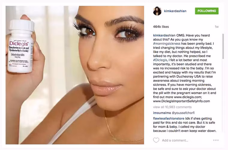 Mỗi năm Kim Kardashian kiếm được khoảng 30 triệu USD từ các hợp đồng quảng cáo, truyền hình thực tế… Với 30 triệu người theo dõi trên Instagram, mỗi một sản phẩm Kim quảng cáo trên mạng xã hội có giá 1 triệu USD.