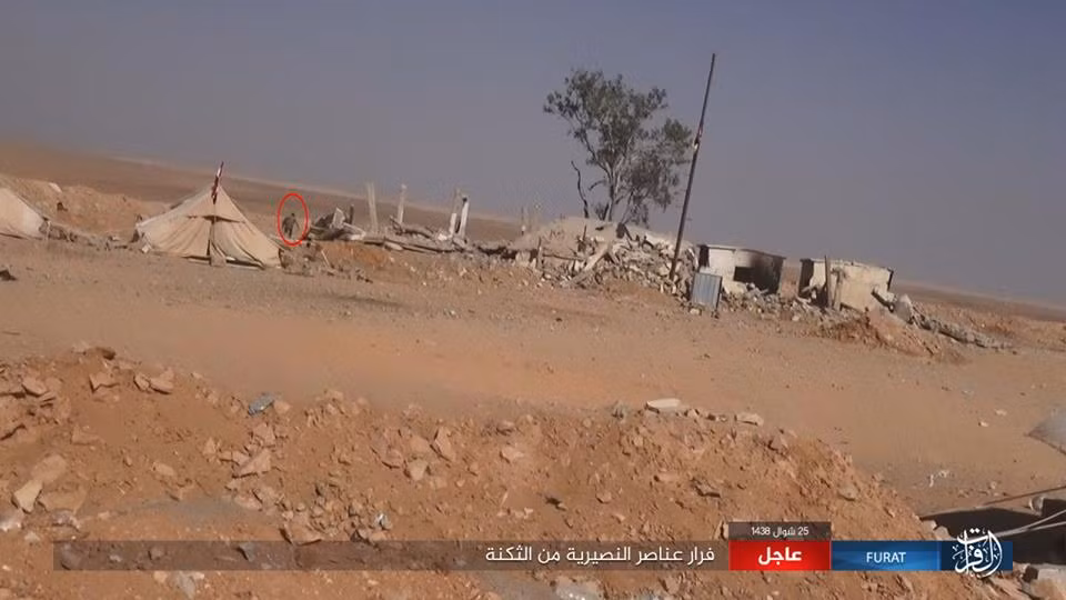 Được biết, các binh sĩ Syria đã phải tạm thời rút khỏi căn cứ sau cuộc tấn công của nhóm khủng bố. Ảnh: AMN.