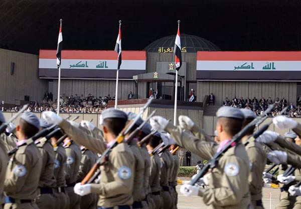 Tân Hoa Xã đưa tin, ngày 15/7, quân đội Iraq đã tổ chức buổi lễ diễu binh tại thủ đô Baghdad để mừng chiến thắng mang tính lịch sử trước phiến quân IS ở thành phố Mosul. Ảnh: FNA.