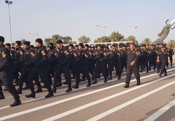 Cuộc diễu binh diễn ra tại quảng trường trong Vùng Xanh của thủ đô Baghdad sáng ngày 15/7. Ảnh: FNA.