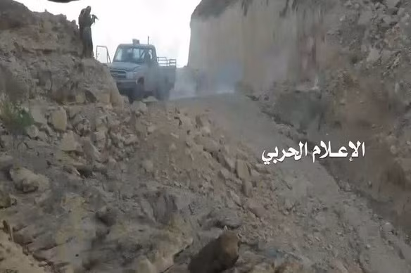 Al Masdar News đưa tin ngày 26/7, quân nổi dậy Houthi phục kích một chiếc xe quân sự của Ả-rập Xê-út đang chạy qua tỉnh Najran ở phía tây nam Ả-rập Xê-út hôm 25/7 và sát hại toàn bộ binh sĩ trên xe. Ảnh: AMN.