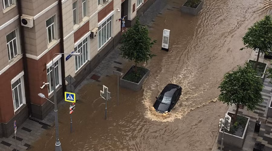 Trước đó, hồi tháng 6/2017, Moscow cũng bị ngập nặng sau những cơn mưa lớn. Ảnh: Instagram/RT.